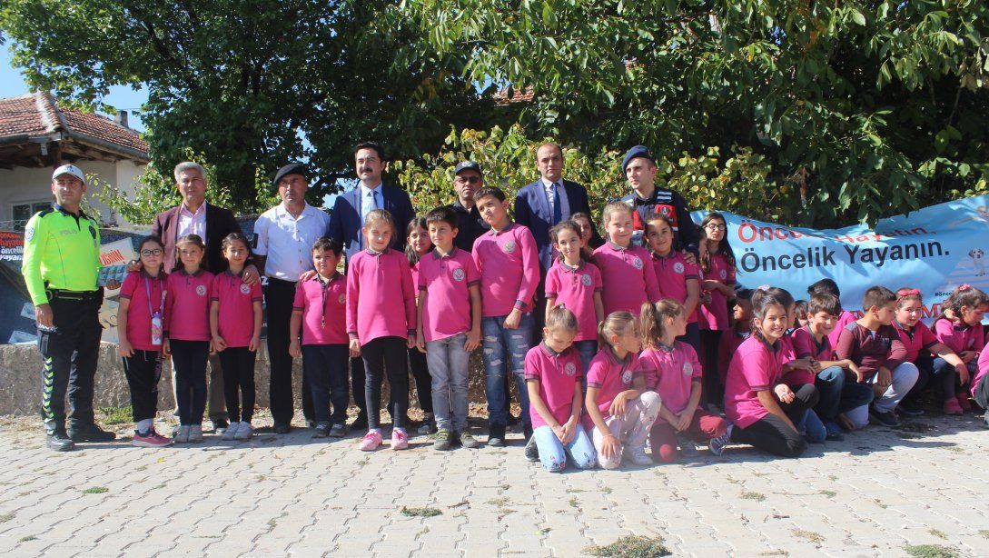 Çandır'da 'Öncelik Hayatın Öncelik Yayanın 'Başlığı Altında Yaya Öncelikli Trafik Eğitimi Yapıldı