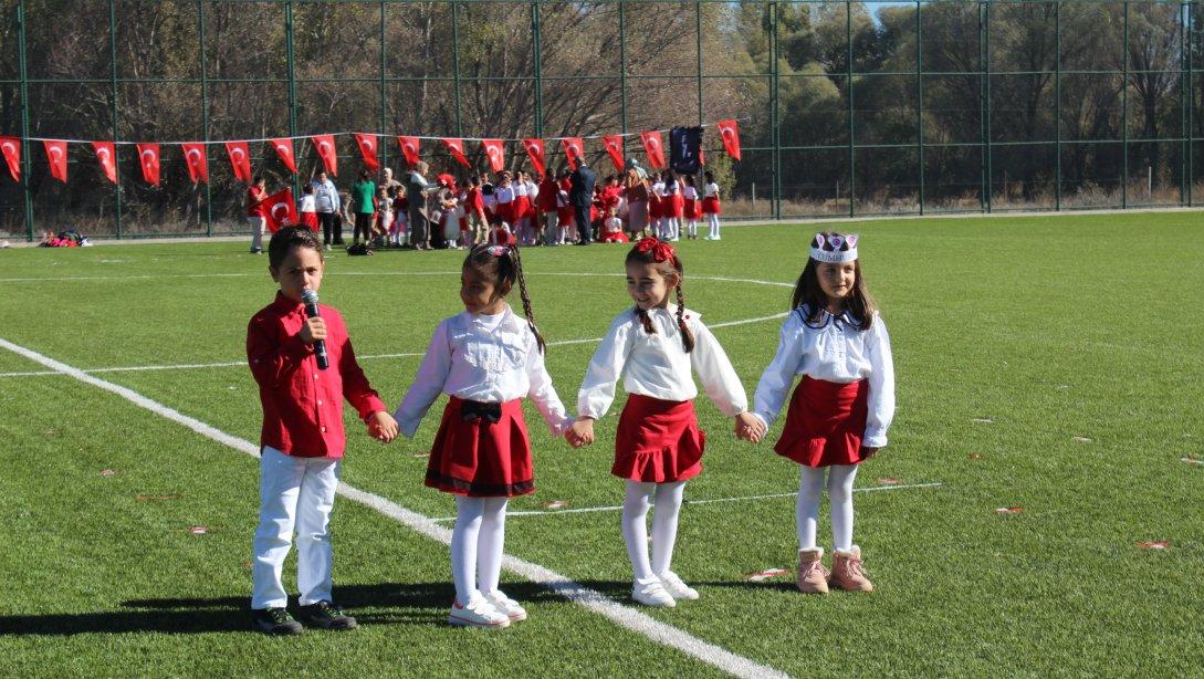 29 EKİM CUMHURİYET BAYRAMI , YAPILAN TÖRENLERLE İLÇEMİZDE COŞKUYLA KUTLANDI